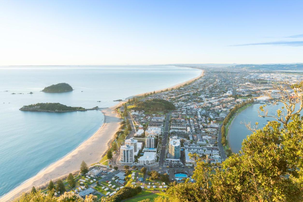 Sunny And Spacious - Moments From The Beach And Downtown Mount Maunganui Exterior photo